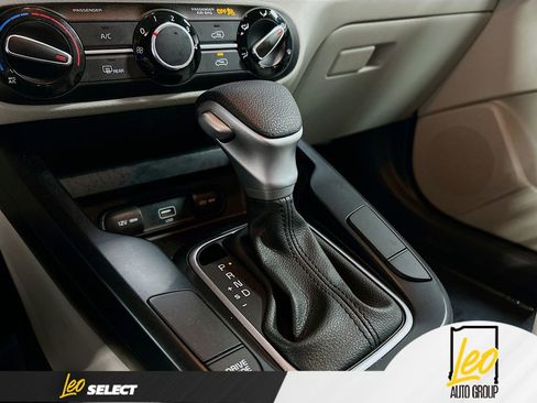 Used 2022 Kia Soul LX image 16