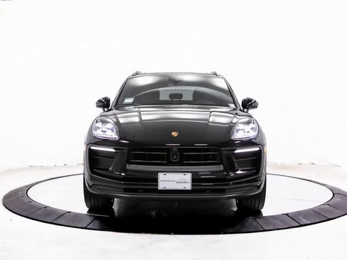 Certified 2025 Porsche Macan image 7