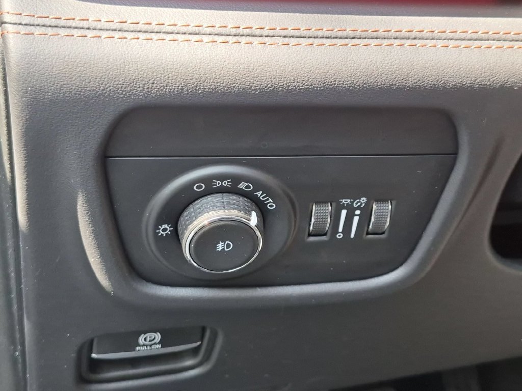 Used 2022 Jeep Grand Cherokee Summit AWD/4WD image 14