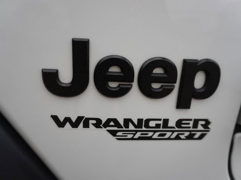 Used 2021 Jeep Wrangler Sport S image 27