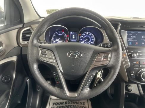 Used 2017 Hyundai Santa Fe SE image 21