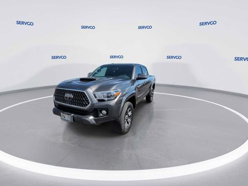 Used 2018 Toyota Tacoma TRD Sport RWD image 3
