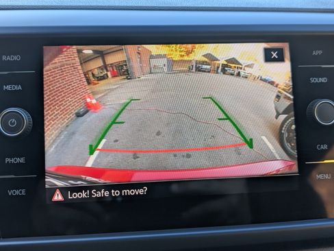 Used 2024 Volkswagen Taos SE w/ Panoramic Sunroof Package image 27