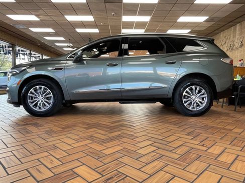 Used 2023 Buick Enclave Essence AWD/4WD image 5