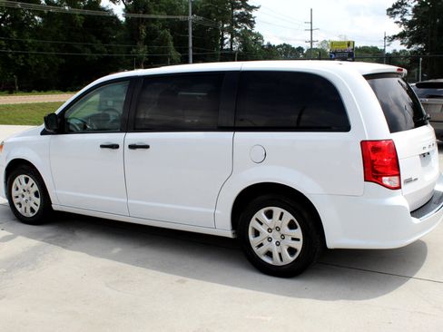 Used 2020 Dodge Grand Caravan SE image 7
