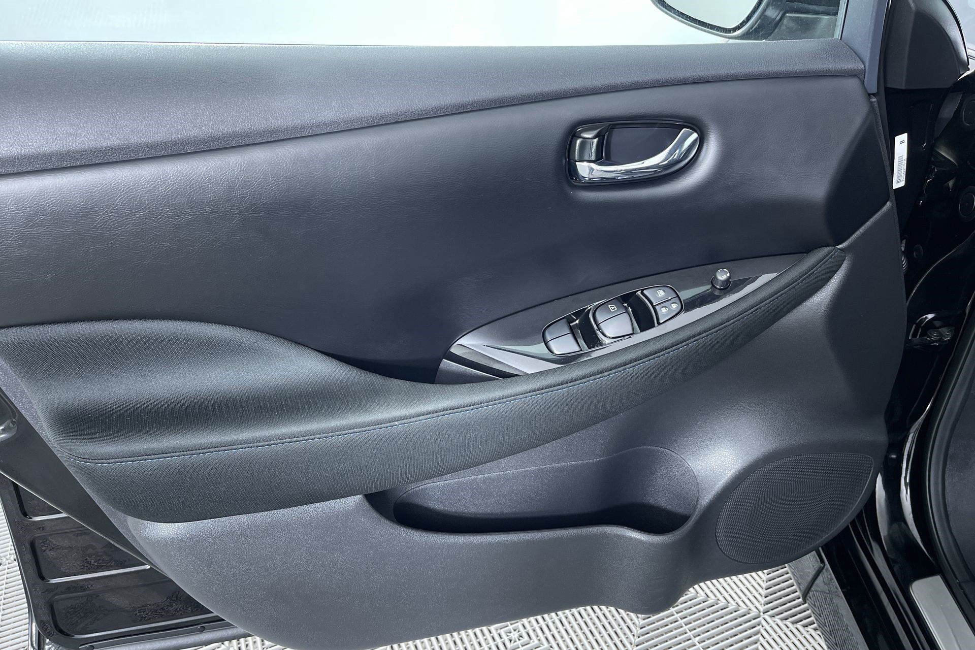 Certified 2025 Nissan Leaf SV Plus FWD image 14