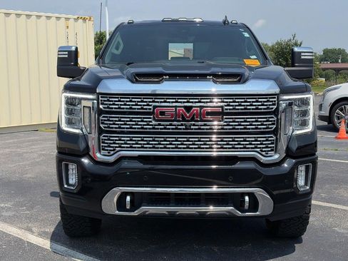 Used 2023 GMC Sierra 2500 Denali w/ Denali Black Diamond Edition AWD/4WD image 2