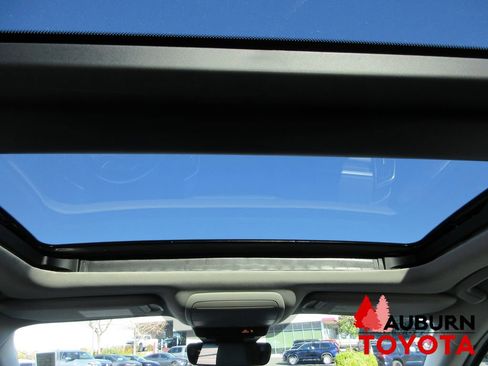 Used 2025 MAZDA CX-50 AWD 2.5 S w/ Premium Plus Pkg image 11