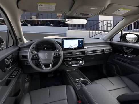 New 2025 Lincoln Corsair AWD image 9