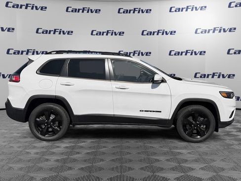 Used 2019 Jeep Cherokee Latitude Plus AWD/4WD image 7