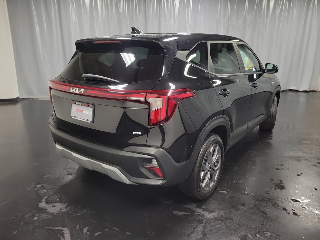 Used 2025 Kia Seltos LX AWD/4WD image 8