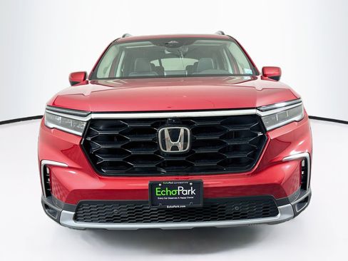 Used 2025 Honda Pilot Elite image 2