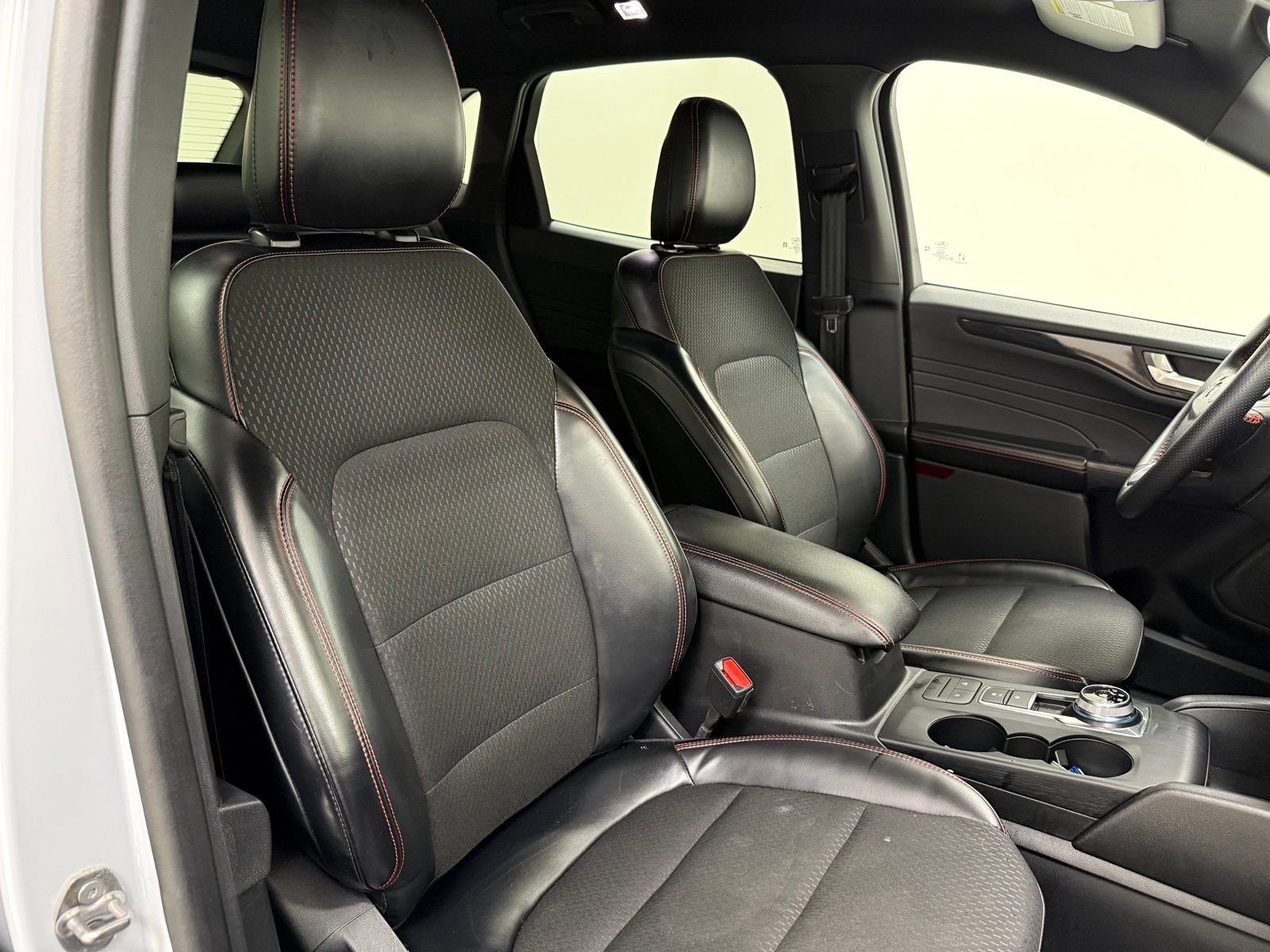 Used 2025 Ford Escape ST-Line Select AWD/4WD image 28