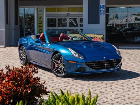 Used 2016 Ferrari California T image 3