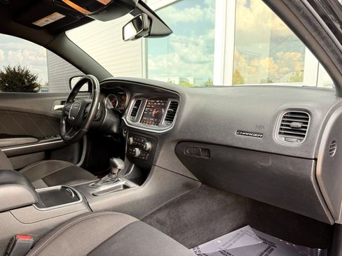 Used 2019 Dodge Charger Scat Pack RWD image 31