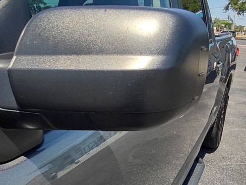 Used 2022 Nissan Titan SV w/ SV Convenience Package image 10