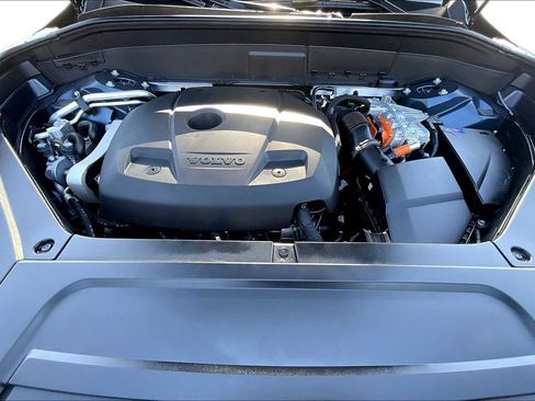 Used 2023 Volvo XC90 T8 Core image 13