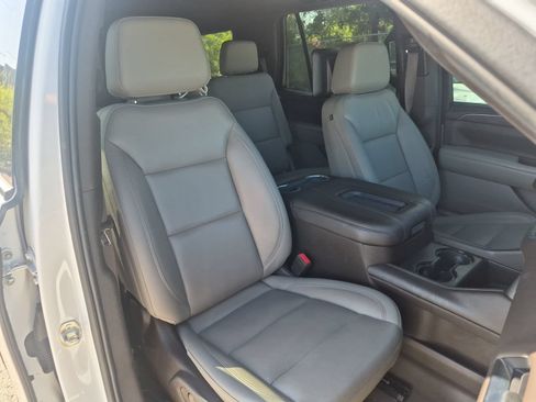 Used 2021 Chevrolet Tahoe LT w/ LT Signature Package RWD image 18