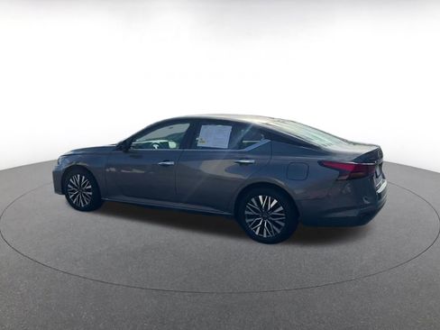 Used 2025 Nissan Altima 2.5 SV image 10