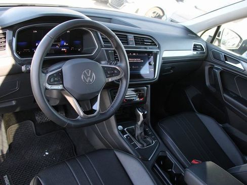Used 2023 Volkswagen Tiguan SE image 5