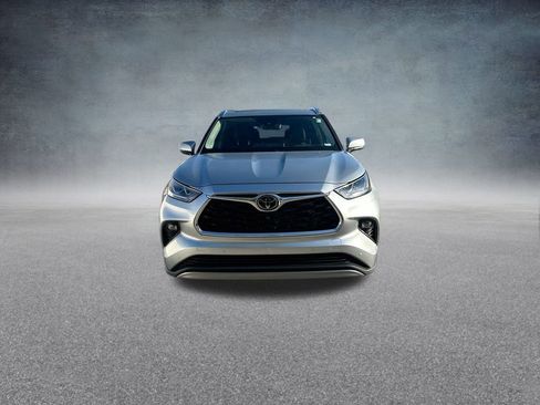 Used 2022 Toyota Highlander Platinum image 5