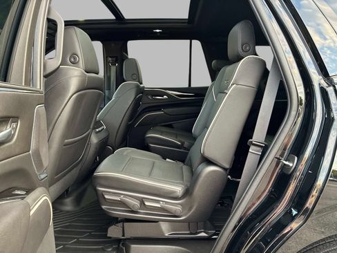 Used 2024 Cadillac Escalade Premium Luxury w/ Performance Package AWD/4WD image 10