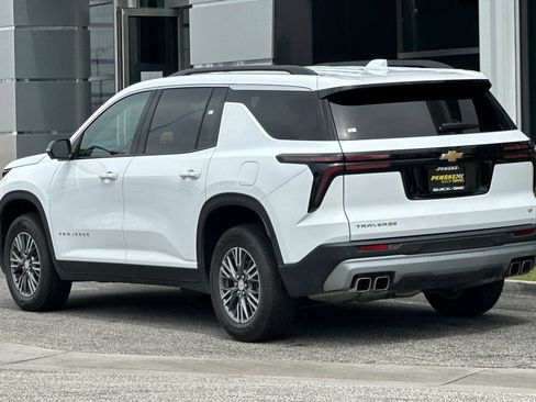 Used 2024 Chevrolet Traverse LT FWD image 6