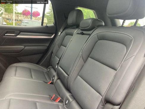 Used 2025 GMC Terrain Elevation w/ Elevation Premium Package AWD/4WD image 16