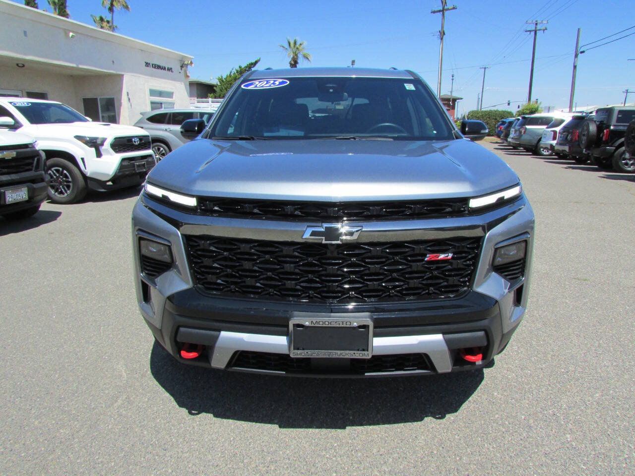 Used 2025 Chevrolet Traverse Z71 AWD/4WD image 3