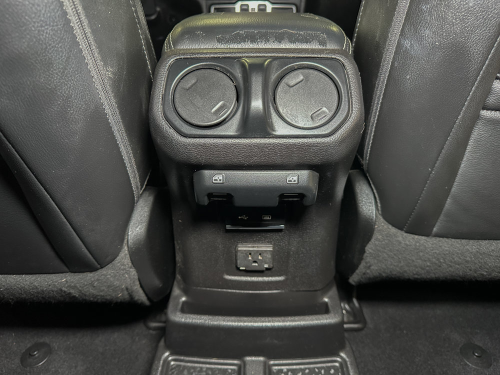 Used 2019 Jeep Wrangler Unlimited Sahara w/ Uconnect 4C Nav & Sound Group AWD/4WD image 25