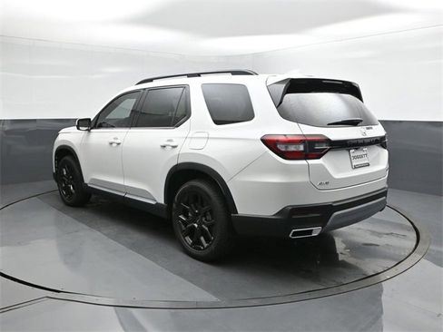 New 2025 Honda Pilot Touring image 5