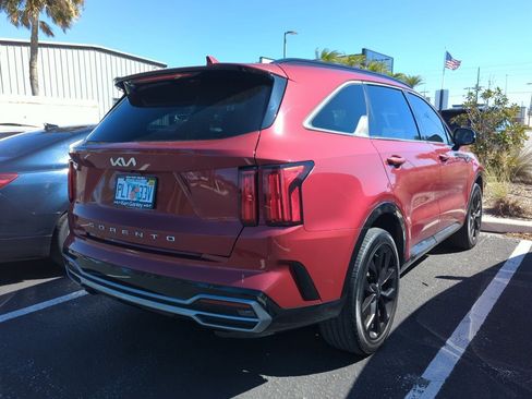 Certified 2022 Kia Sorento SX image 10