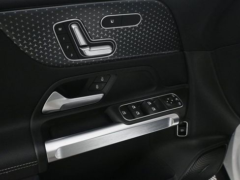 Used 2025 Mercedes-Benz GLB 250 image 7