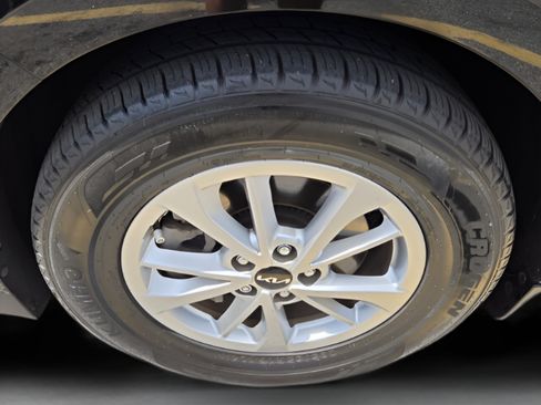 Used 2023 Kia Carnival LX FWD image 29