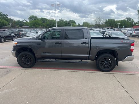 Used 2017 Toyota Tundra SR5 w/ SR5 Upgrade Package image 2