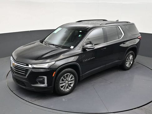 Used 2023 Chevrolet Traverse LT FWD image 12