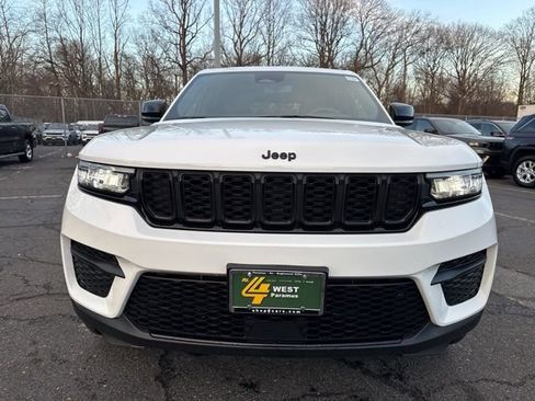 Certified 2022 Jeep Grand Cherokee Altitude image 2