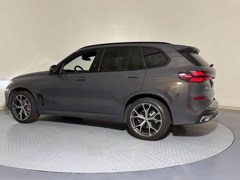 Used 2024 BMW X5 sDrive40i w/ M Sport Package RWD image 3