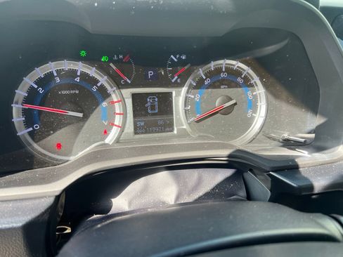 Used 2018 Toyota 4Runner TRD Off-Road Premium AWD/4WD image 8