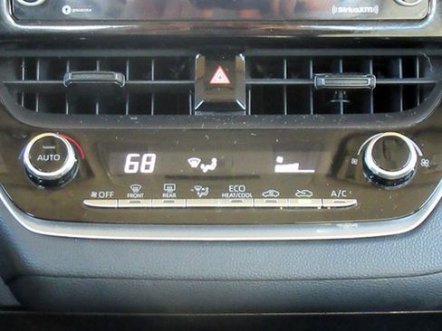 Used 2022 Toyota Corolla LE image 25