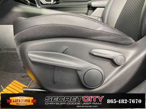 New 2026 Jeep Compass Latitude image 13