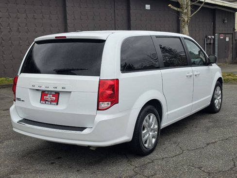 Used 2018 Dodge Grand Caravan SE w/ UConnect Hands-Free Group FWD image 5