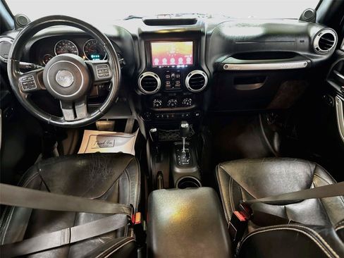 Used 2013 Jeep Wrangler Unlimited Sahara w/ Connectivity Group AWD/4WD image 18