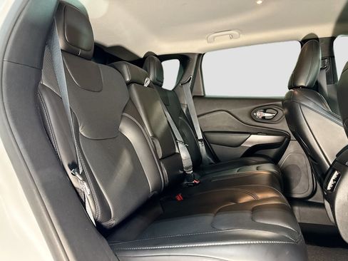 Used 2021 Jeep Cherokee Latitude Lux image 25