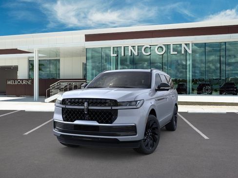 New 2026 Lincoln Navigator Reserve w/ Jet Appearance Package AWD/4WD image 2