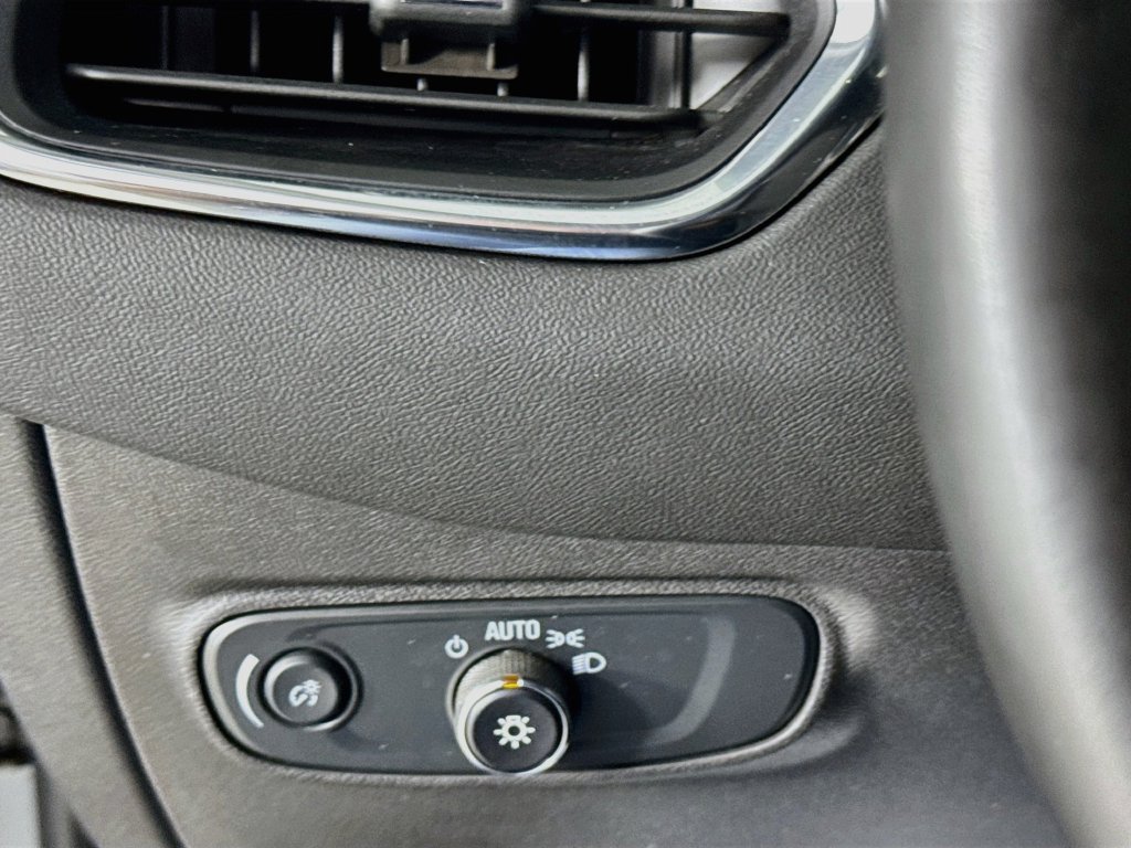 Used 2024 Chevrolet Equinox LT FWD image 11