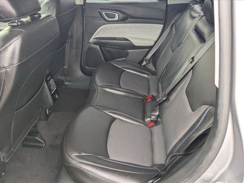 Used 2022 Jeep Compass Latitude FWD image 17