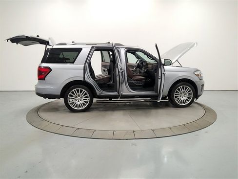 Used 2024 Ford Expedition Limited image 16