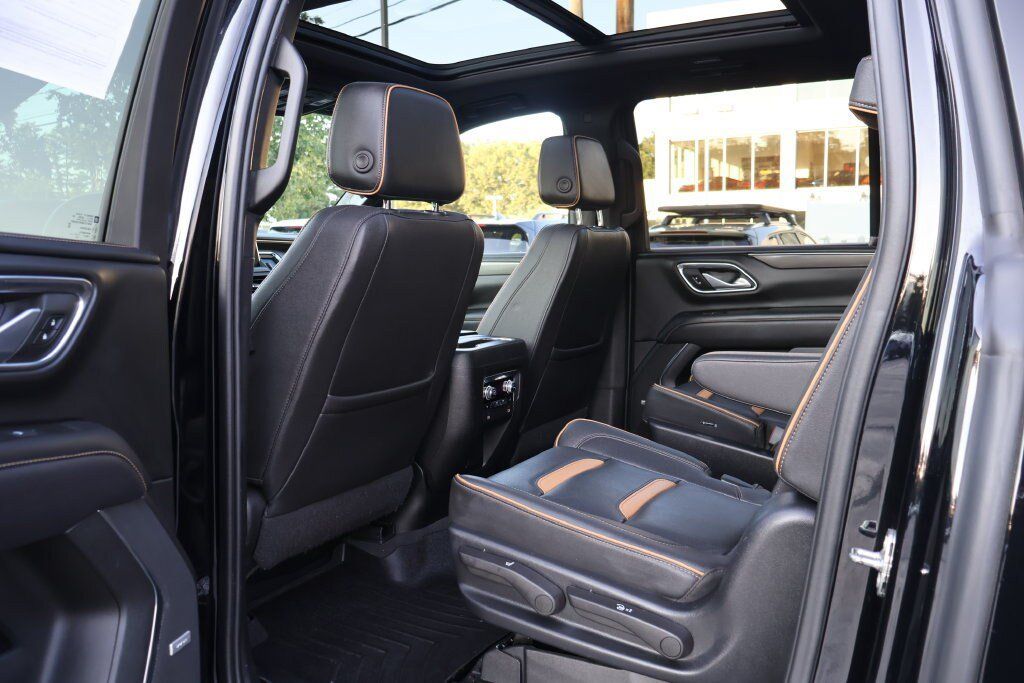 Used 2023 GMC Yukon XL AT4 w/ AT4 Premium Package AWD/4WD image 16
