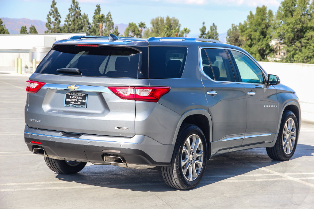 Used 2018 Chevrolet Traverse Premier w/ Driver Confidence II Package FWD image 4